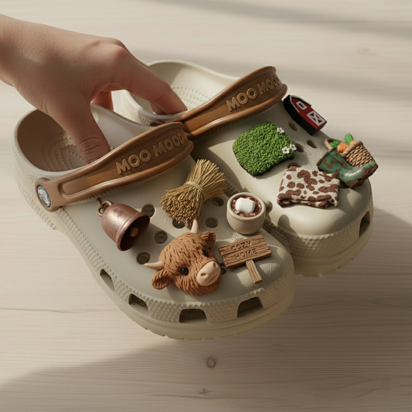 PREMIUM Highland Cow CLOGS WITH CHARMS LNTH